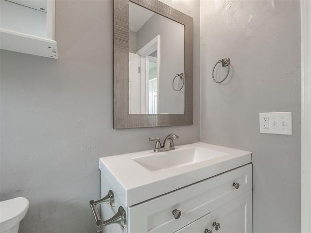 1001 Shalimar Drive, Del City, OK 73115