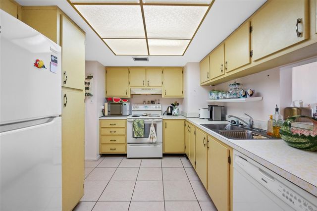 285 107TH AVENUE 306, Treasure Island, FL 33706