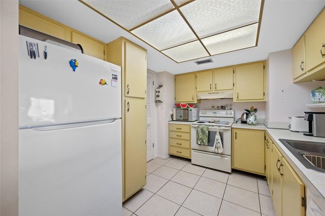 285 107TH AVENUE 306, Treasure Island, FL 33706