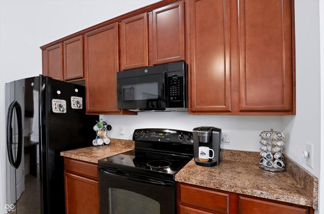 5678 Augusta Woods Drive, Plainfield, IN 46168