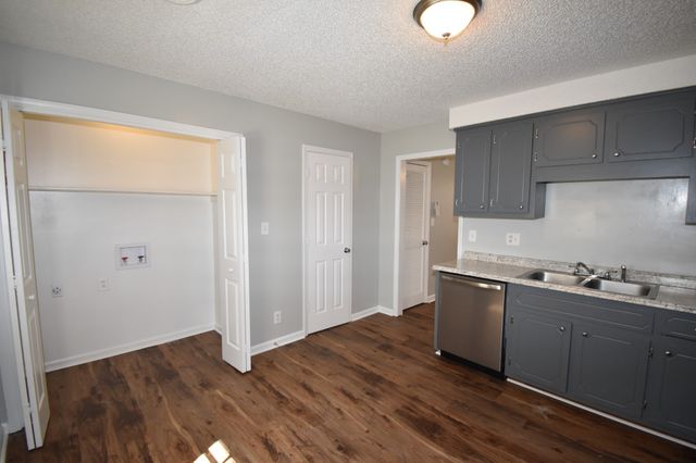 3276 Tower Dr Apt B, Clarksville, TN 37042