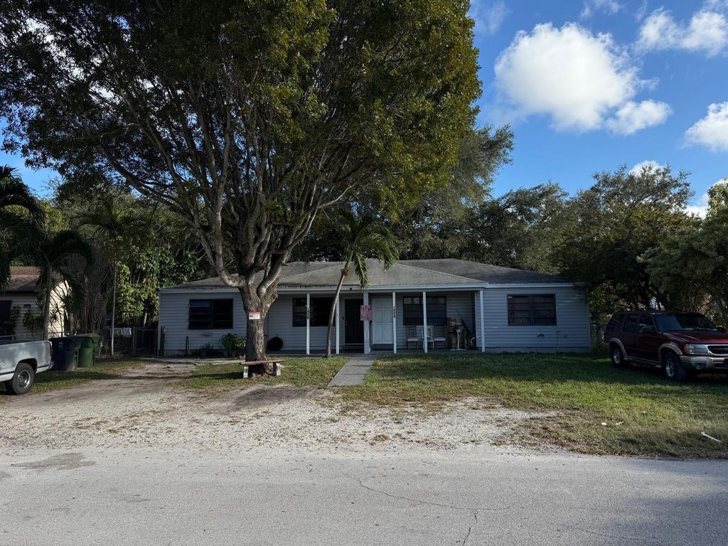1426 NE 134th Road, North Miami, FL 33161