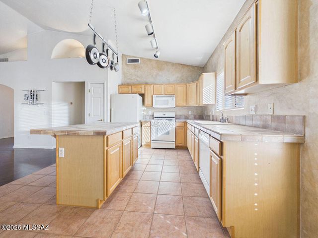 8844 E Marci Lynne Way, Tucson, AZ 85747