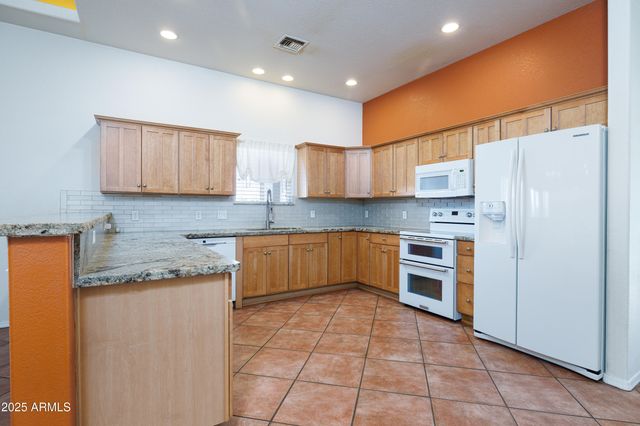 5465 E PIONEER Lane, Hereford, AZ 85615