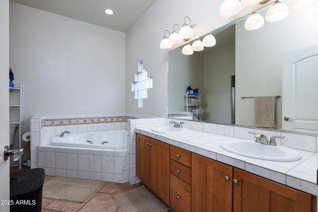 5465 E PIONEER Lane, Hereford, AZ 85615