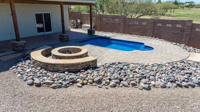 5465 E PIONEER Lane, Hereford, AZ 85615