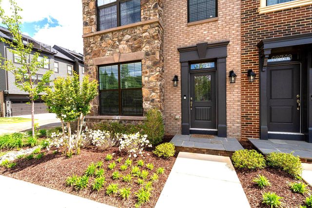 12544 OVATION DR, Fairfax, VA 22033