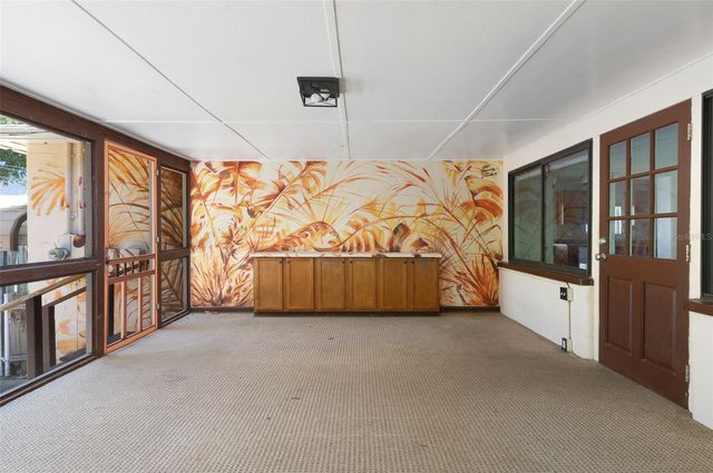 983 47TH AVENUE N, St Petersburg, FL 33703