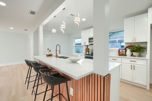 3525 Courtdale Drive, Farmers Branch, TX 75234