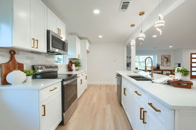 3525 Courtdale Drive, Farmers Branch, TX 75234