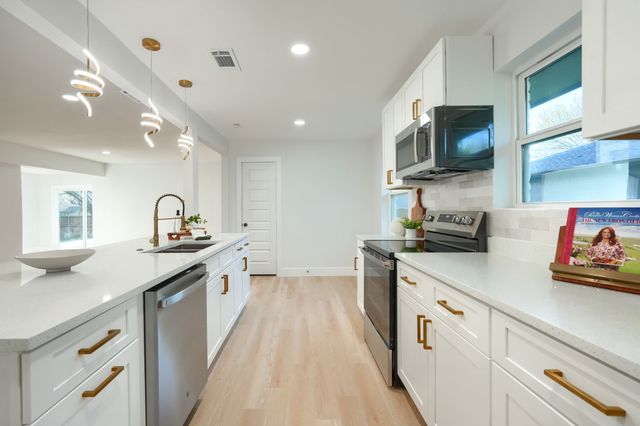 3525 Courtdale Drive, Farmers Branch, TX 75234