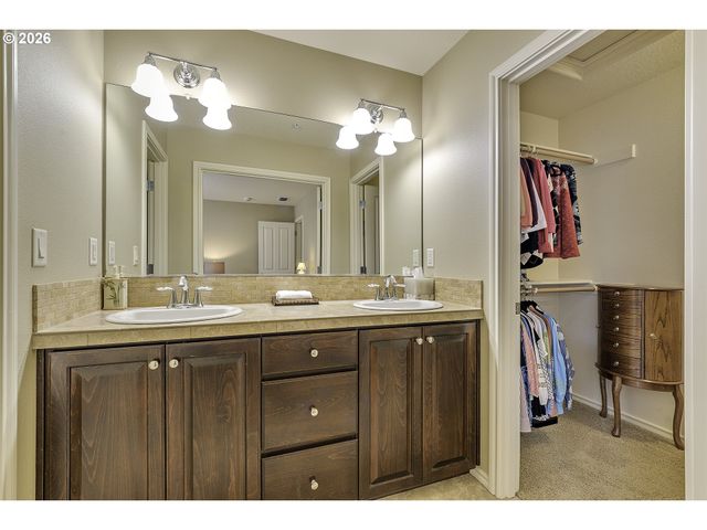 15971 Nw HILDAGO Ln, Portland, OR 97229