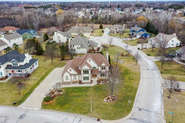 8800 W Marshfield COURT, Franklin, WI 53132