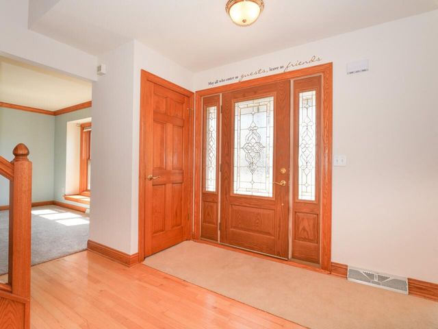 8800 W Marshfield COURT, Franklin, WI 53132