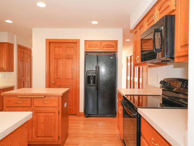 8800 W Marshfield COURT, Franklin, WI 53132