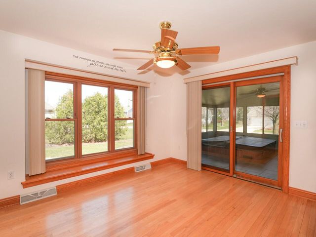 8800 W Marshfield COURT, Franklin, WI 53132
