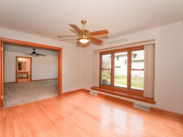 8800 W Marshfield COURT, Franklin, WI 53132