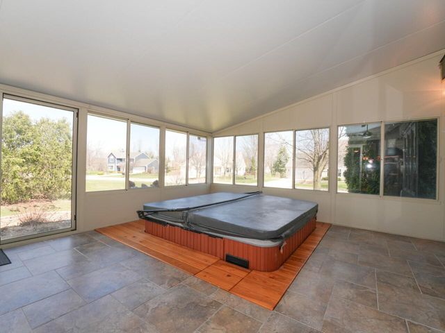 8800 W Marshfield COURT, Franklin, WI 53132