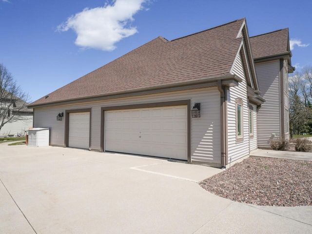 8800 W Marshfield COURT, Franklin, WI 53132