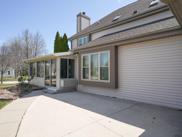 8800 W Marshfield COURT, Franklin, WI 53132