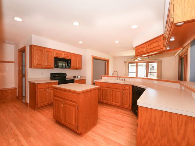 8800 W Marshfield COURT, Franklin, WI 53132