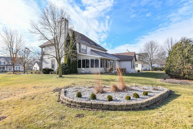 8800 W Marshfield COURT, Franklin, WI 53132