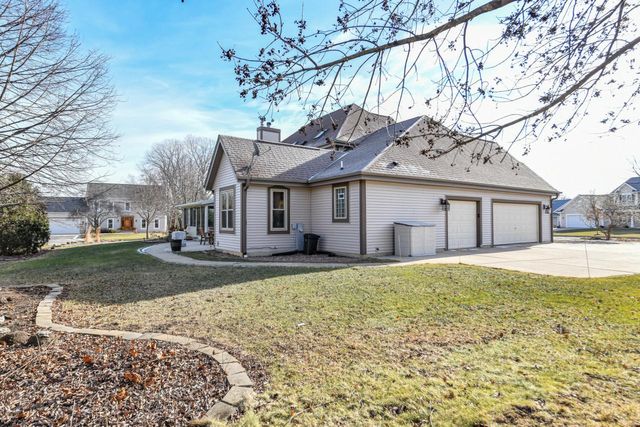 8800 W Marshfield COURT, Franklin, WI 53132
