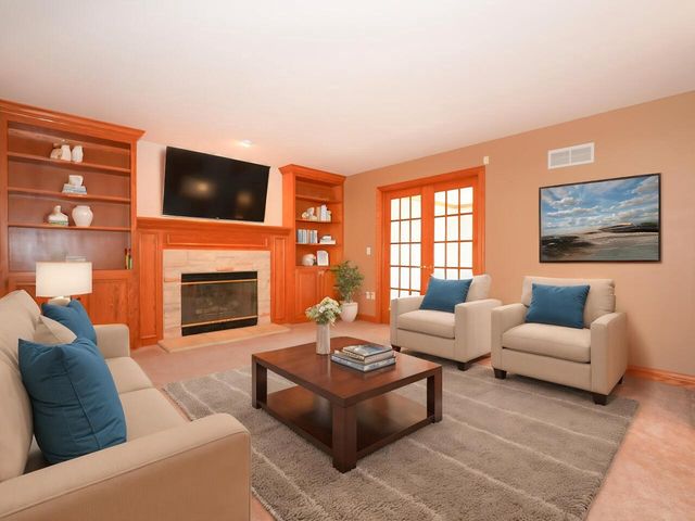 8800 W Marshfield COURT, Franklin, WI 53132