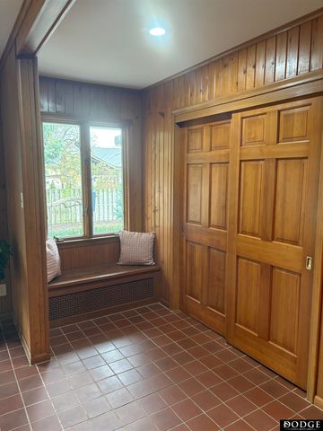1943 Parkview Drive, Fremont, NE 68025