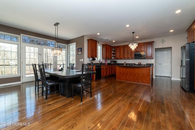 19 Lakeside Drive, Jackson, NJ 08527