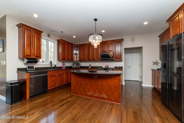 19 Lakeside Drive, Jackson, NJ 08527