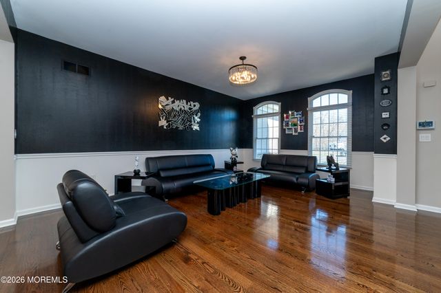 19 Lakeside Drive, Jackson, NJ 08527