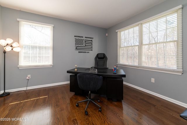 19 Lakeside Drive, Jackson, NJ 08527