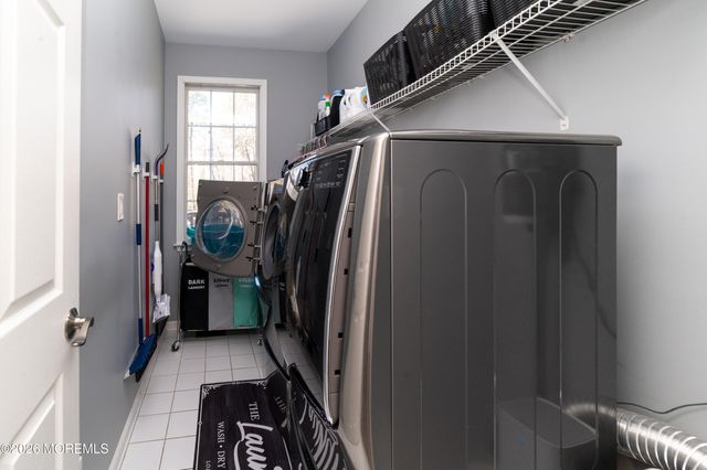 19 Lakeside Drive, Jackson, NJ 08527