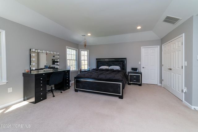 19 Lakeside Drive, Jackson, NJ 08527