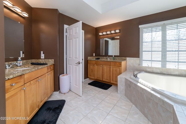 19 Lakeside Drive, Jackson, NJ 08527