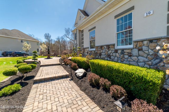 19 Lakeside Drive, Jackson, NJ 08527