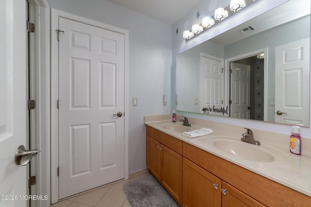 19 Lakeside Drive, Jackson, NJ 08527