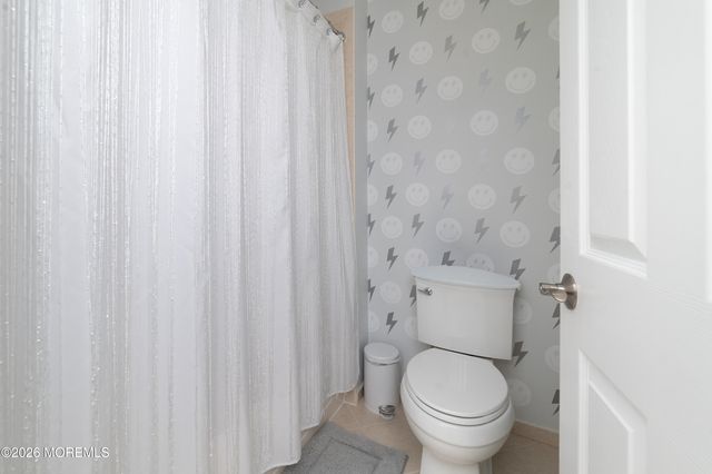 19 Lakeside Drive, Jackson, NJ 08527