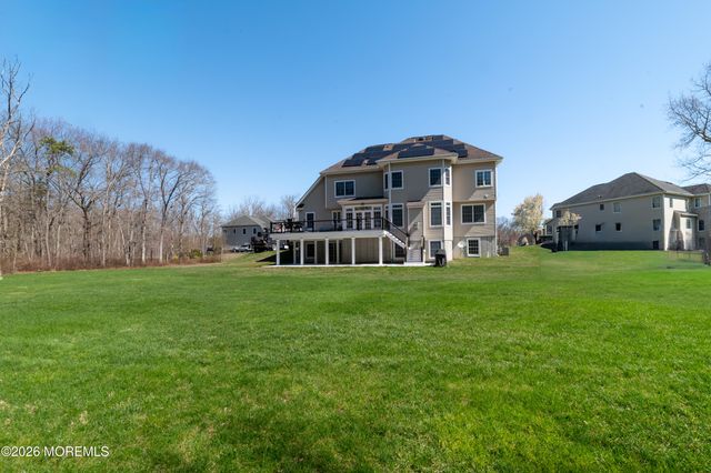 19 Lakeside Drive, Jackson, NJ 08527