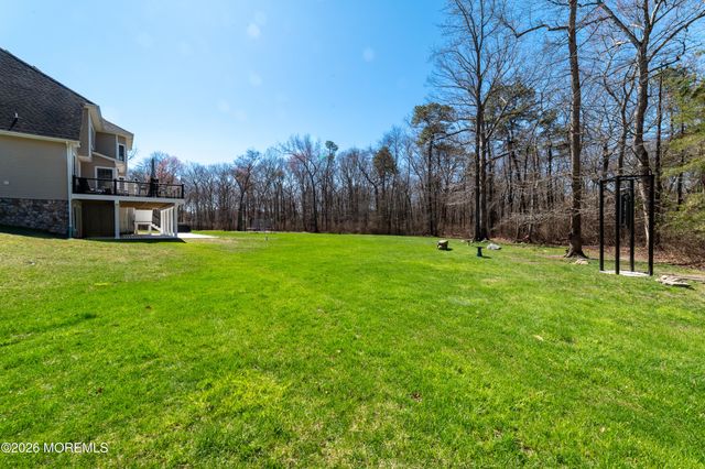 19 Lakeside Drive, Jackson, NJ 08527