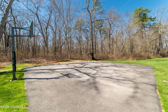 19 Lakeside Drive, Jackson, NJ 08527