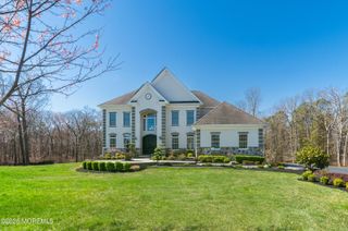 19 Lakeside Drive, Jackson, NJ 08527
