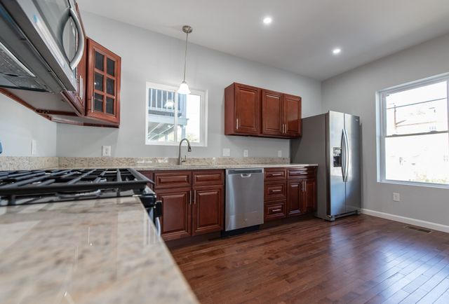 184 Avenue C -1, Woonsocket, RI 02895