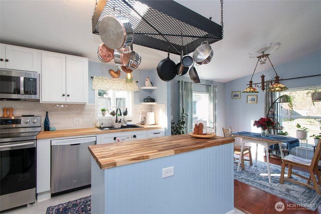 202 S Bayview Avenue, Port Angeles, WA 98362