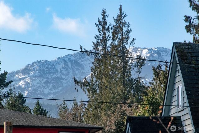 202 S Bayview Avenue, Port Angeles, WA 98362