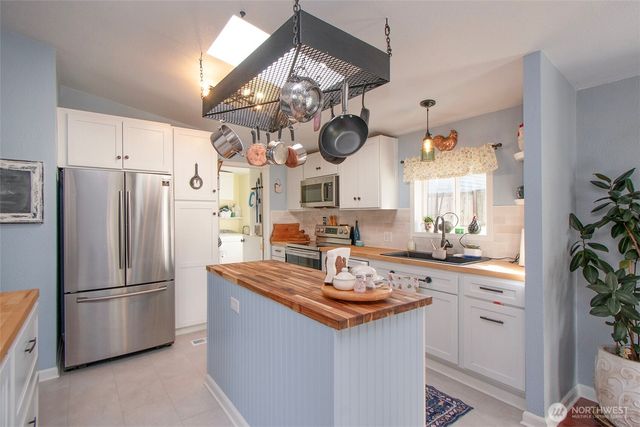 202 S Bayview Avenue, Port Angeles, WA 98362