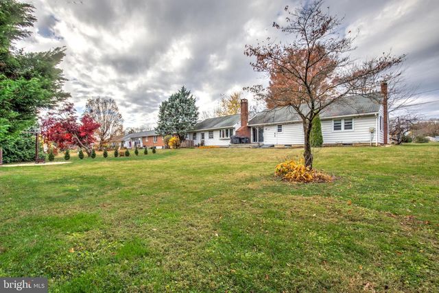 25 EVERGREEN ST, Gordonville, PA 17529