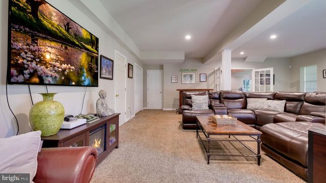 31 THOMAS SPEAKMAN DR, Glen Mills, PA 19342