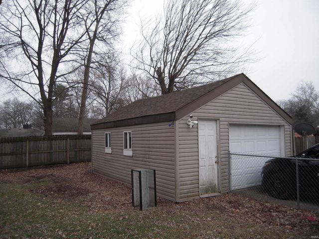 1615 E Beardsley Ave, Elkhart, IN 46514